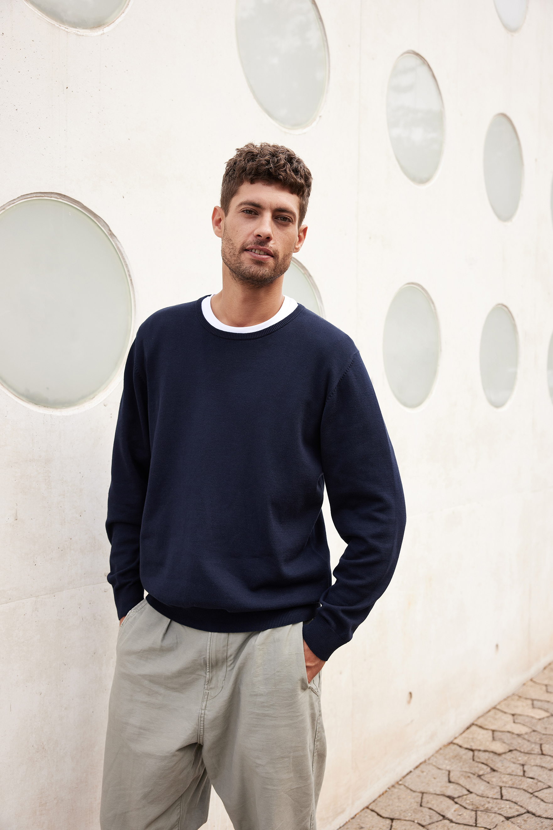 Men's Round-Neck Pullover